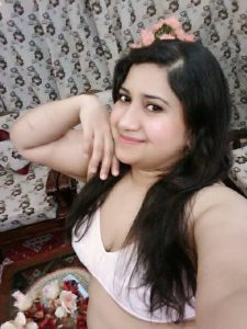 horny pakistani babe topless showing big boobs 001