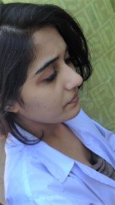 pakistani college girl aqsa nude selfies 001