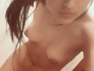 pakistani college girl aqsa nude selfies 005