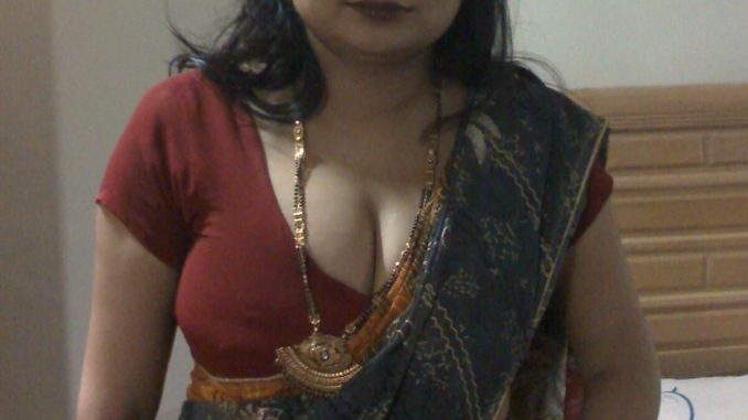 Indian Clothes Big Tits - Desi Aunty With Huge Sized Boobs Teasing | Indian Nude Girls