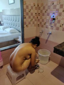 indian girl nude shower 001