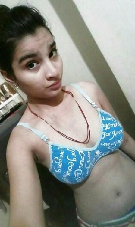 Teens With Round Boobs Selfies - Cute Indian Teen Nude Selfies Leaked By Brother | Indian Nude Girls