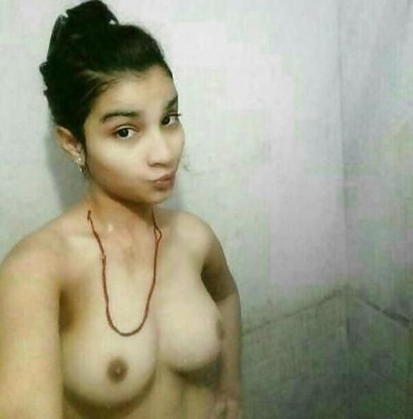 Teens With Round Boobs Selfies - Cute Indian Teen Nude Selfies Leaked By Brother | Indian Nude Girls