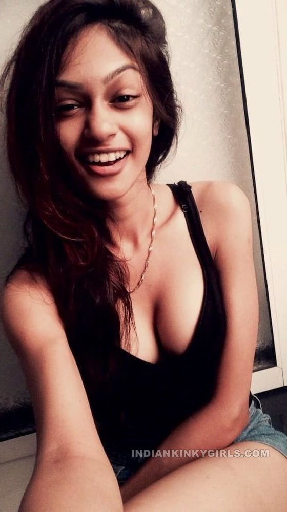 Desi Indian 19 Year Old Girl Xxx - 19yr Old Rithika Super Selfies Showing Hot Tits Leaked | Indian Nude Girls