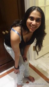 hot indian wife leaked sex photos with lovers 010