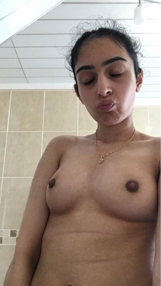 Dubai Chick Nude