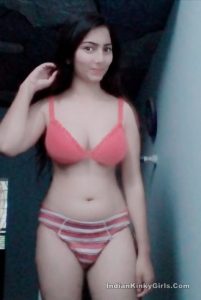 sexy mumbai indian girl showing round boobs 012