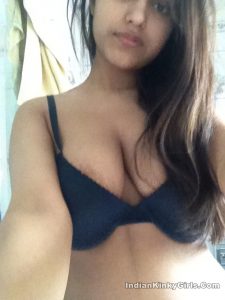 beautiful punjabi college student leaked nude selfies 006