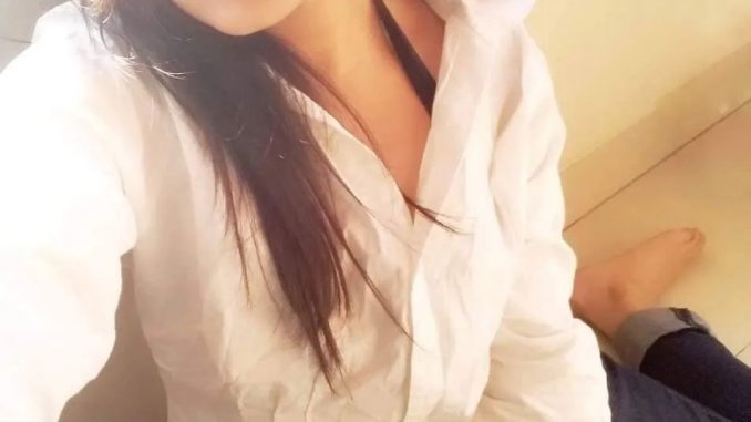 gorgeous delhi girl leaked photo that will make your dick leak 001