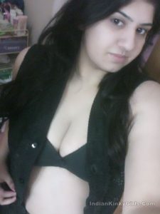 indian cute girl with huge boobs nude selfies 006