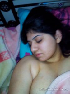 indian cute girl with huge boobs nude selfies 009