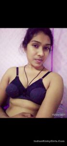 sexy indian girl showing her boobs 001