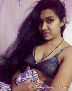 sexy indian girl showing her boobs 002