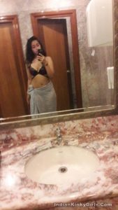 beautiful working girl from noida leaked nude selfies 009