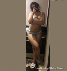 beautiful working girl from noida leaked nude selfies 014