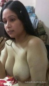 horny muslim wife nude selfies for husband in dubai 012