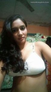 beautiful indian teen nude selfies leaked from whatsapp 001