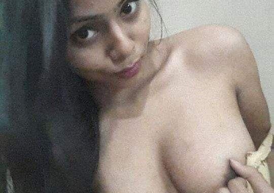 rich indian wife sexy and nude photos leak 009