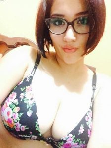 sexy nri girl pussy and tits show selfies