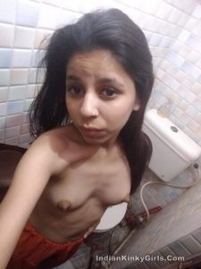 young indian receptionist leaked nude selfies 003
