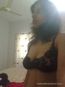 horny indian wife nude showing tits in car 009