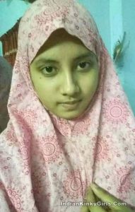 indian muslim girl nude selfies showing her small boobs 002