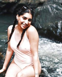 rich indian teen leaked nude photos 005