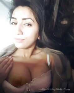 beautiful desi girl nude selfies from delhi 003