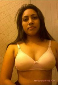 beautiful indian girl nude posing for boyfriend 005