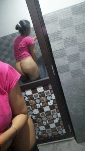 cheating punjabi wife leaked nude selfies 008