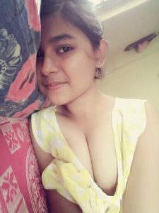 indian teen boobs showing leaked selfies 002