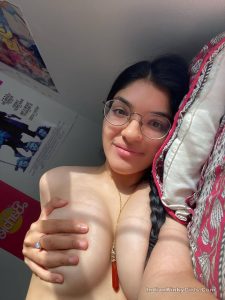 desi rich nri babe sexy nude pics for promotion 009