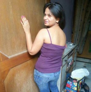 natural looking indian girl's leaked nude selfies 002