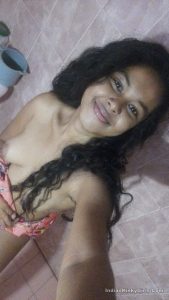cute indian mallu teen leaked nude selfies 004