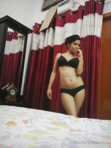 indian sexy girl with curvy figure nude selfies 011