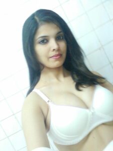 sexy indian girlfriend showing big desi tits 002