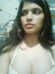 sexy indian girlfriend showing big desi tits 006