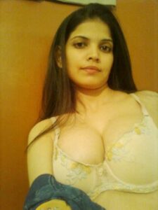 sexy indian girlfriend showing big desi tits 008