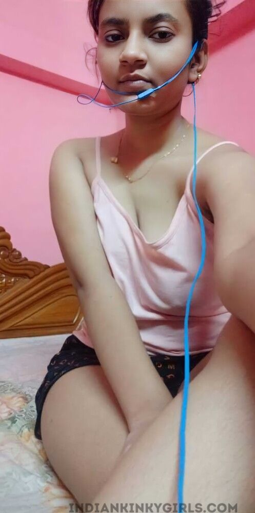 Slim & Sexy Indian College Girl Leaked Nude Photos | Indian Nude Girls