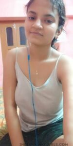 slim & sexy indian college girl leaked nude photos 006