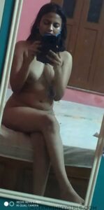 slim & sexy indian college girl leaked nude photos 010