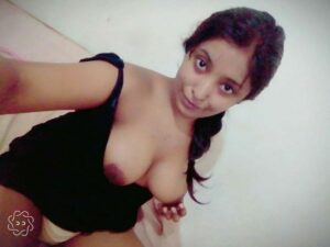 sweet desi girl taking naked selfies and fingering 007