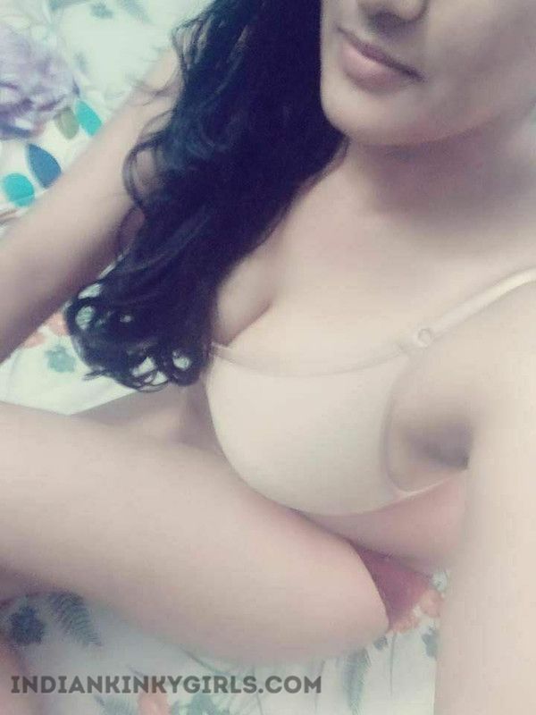 Beautiful Kerala Girl Leaked Nude Selfies Showing Tits | Indian Nude Girls