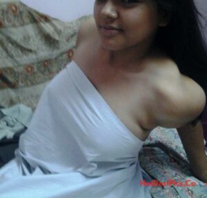 horny indian girls leaked nude photos with tits and pussy 006