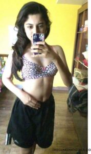 beautiful pakistani college girl nude selfies leaked 001