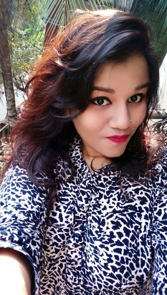 Busty Kolkata Girl With Huge Tits Leaked Selfies