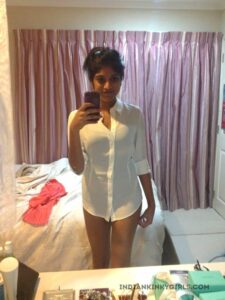 super sexy indian nri girl ke leaked nude selfies 002