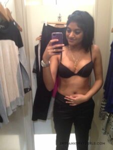 super sexy indian nri girl ke leaked nude selfies 006