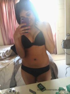 super sexy indian nri girl ke leaked nude selfies 024