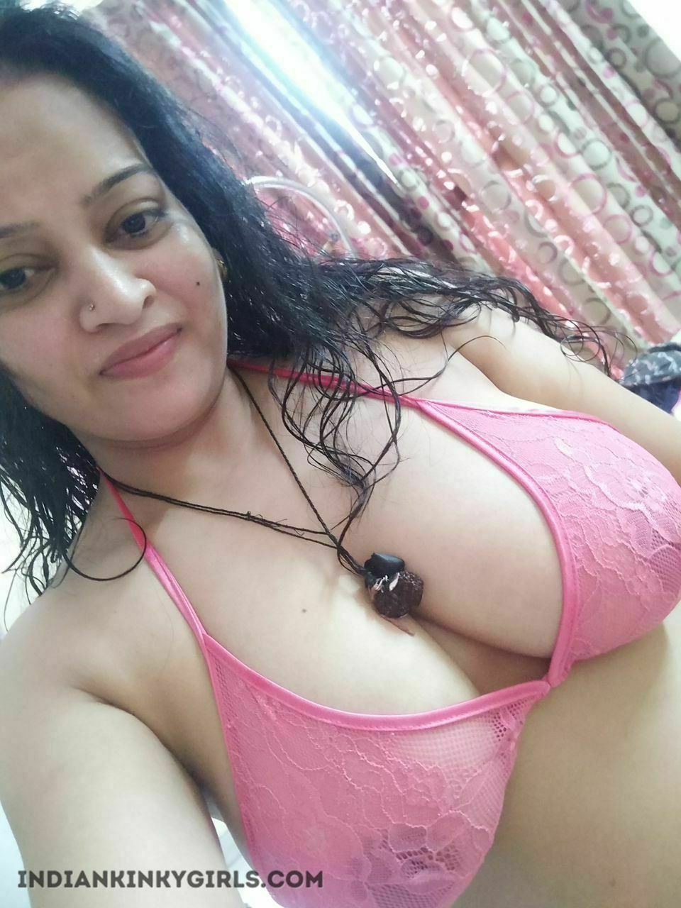 Horny Indian Mature Bhabhi Leaked Nude Photos